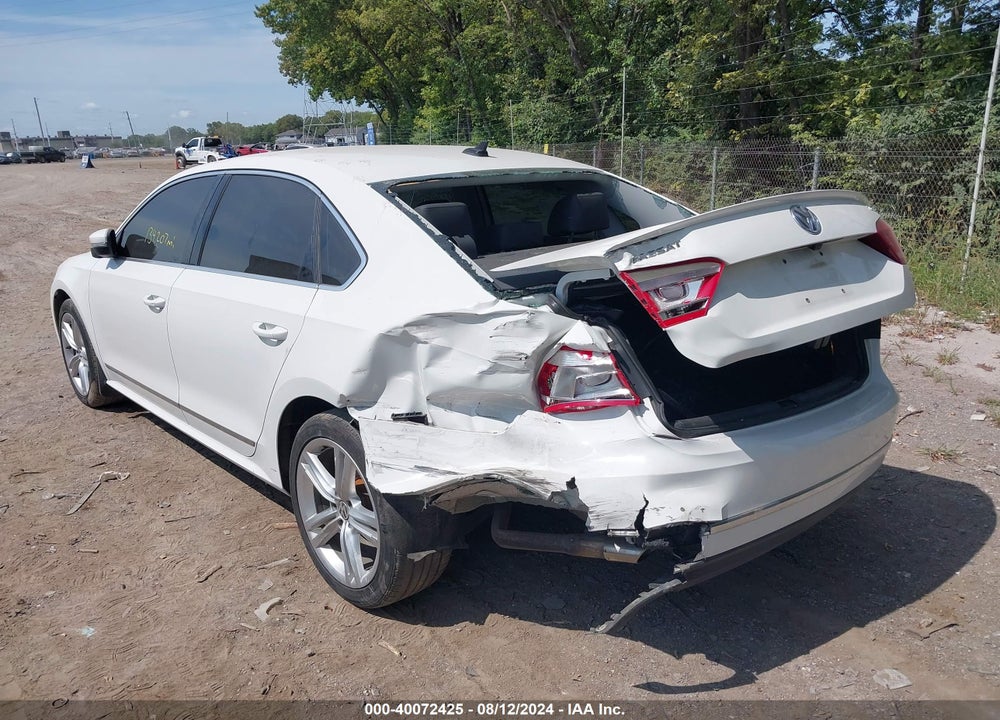 2015 VOLKSWAGEN PASSAT 2.0L TDI SE VIN: 1VWBV7A36FC010273