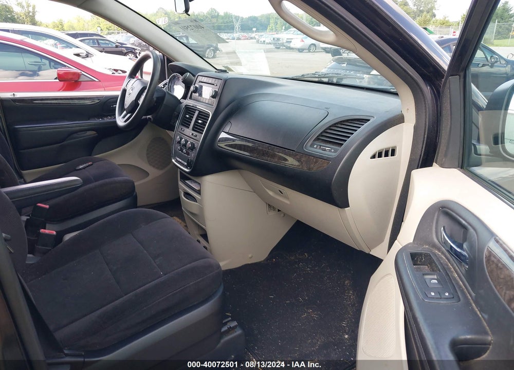 2011 DODGE GRAND CARAVAN VIN: 2D4RN3DG2BR645911