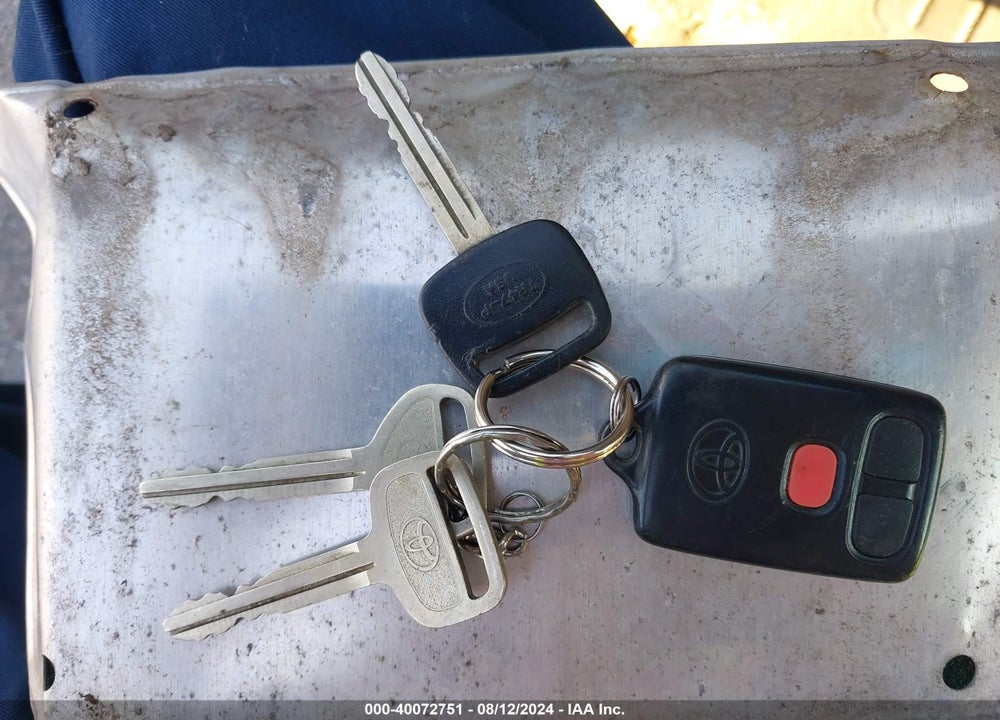 1998 TOYOTA SIENNA XLE VIN: 4T3ZF13C9WU037005