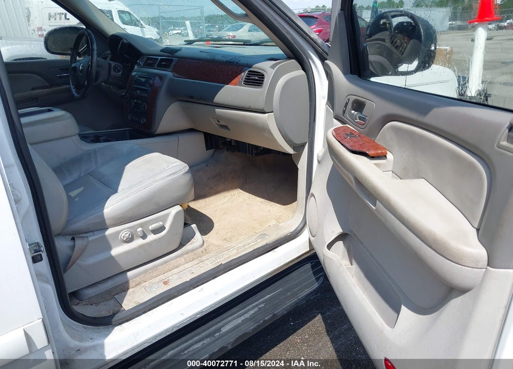2007 CHEVROLET SUBURBAN 1500 LT VIN: 3GNFC16017G155863