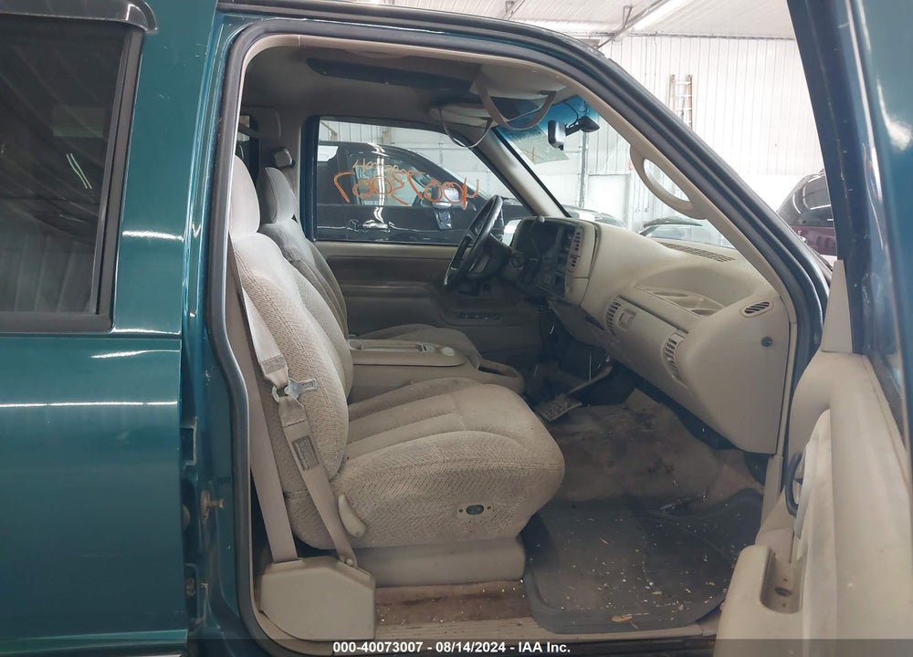 1996 CHEVROLET TAHOE K1500 VIN: 1GNEK13R4TJ401900