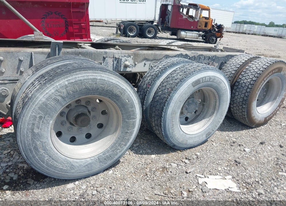 2005 KENWORTH T800 T800 VIN: 1NKDLU0X65J074102