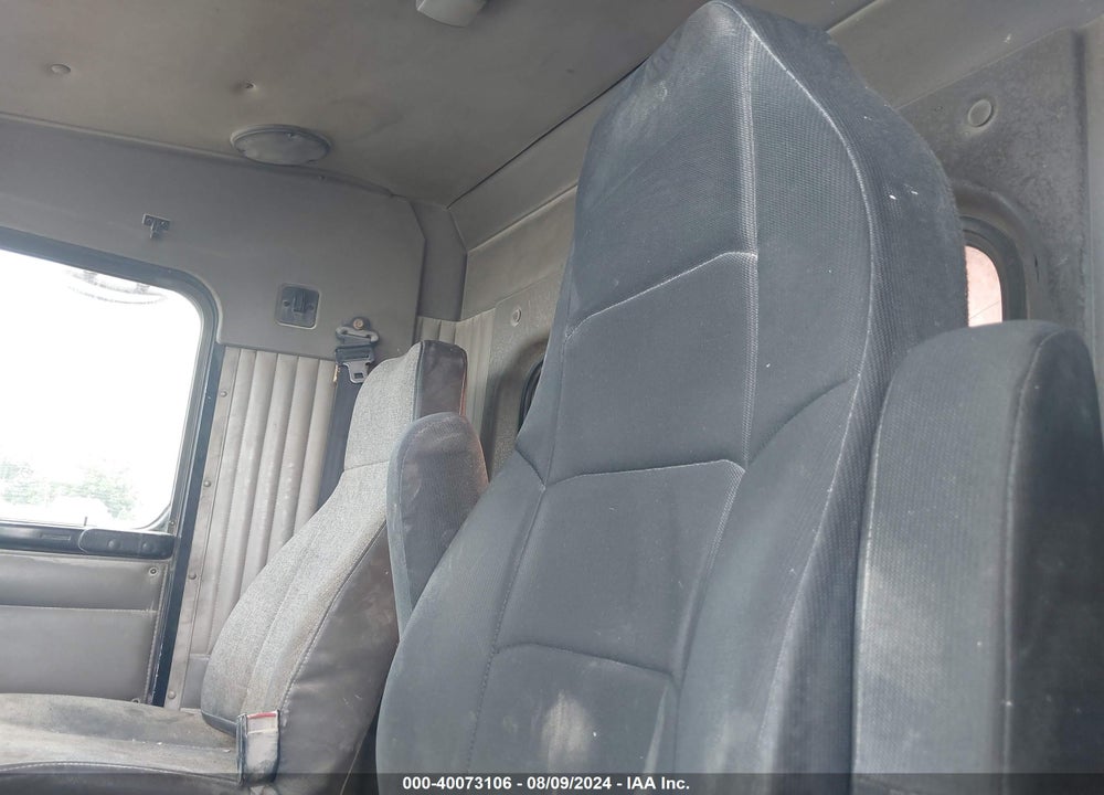 2005 KENWORTH T800 T800 VIN: 1NKDLU0X65J074102