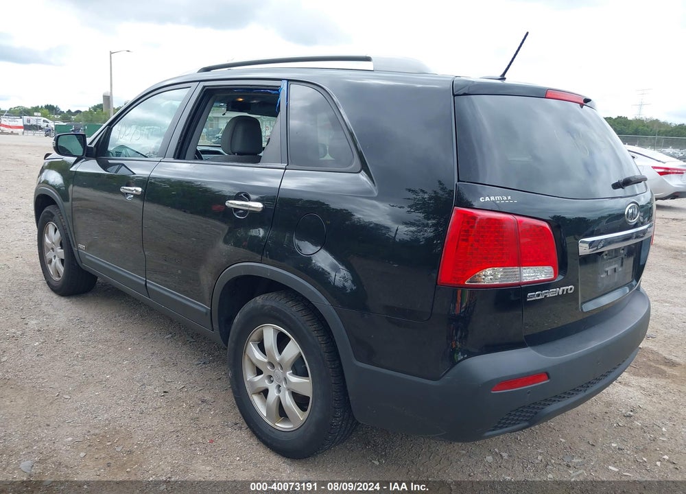 2011 KIA SORENTO LX VIN: 5XYKTCA11BG169031