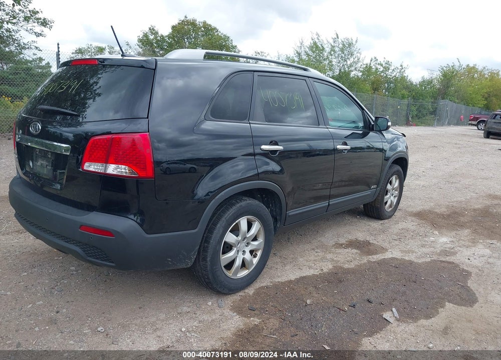 2011 KIA SORENTO LX VIN: 5XYKTCA11BG169031