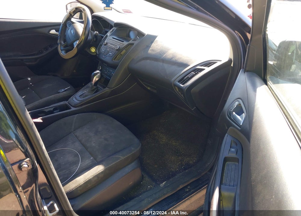 2015 FORD FOCUS SE VIN: 1FADP3F21FL212846