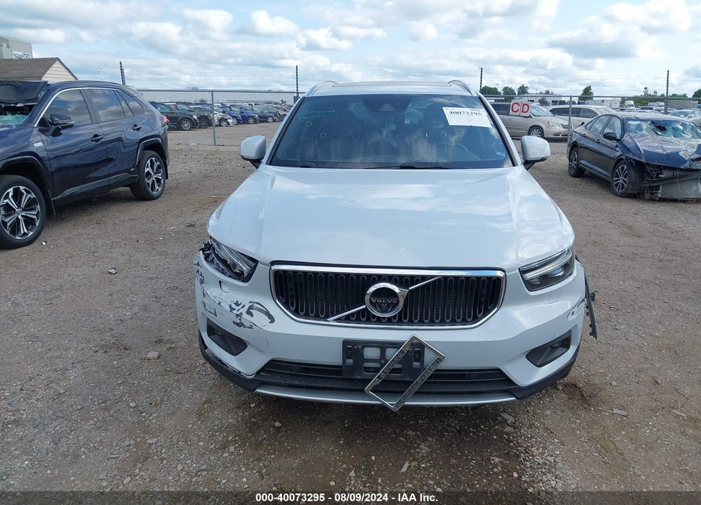 2020 VOLVO XC40 T5 MOMENTUM VIN: YV4162UKXL2307160