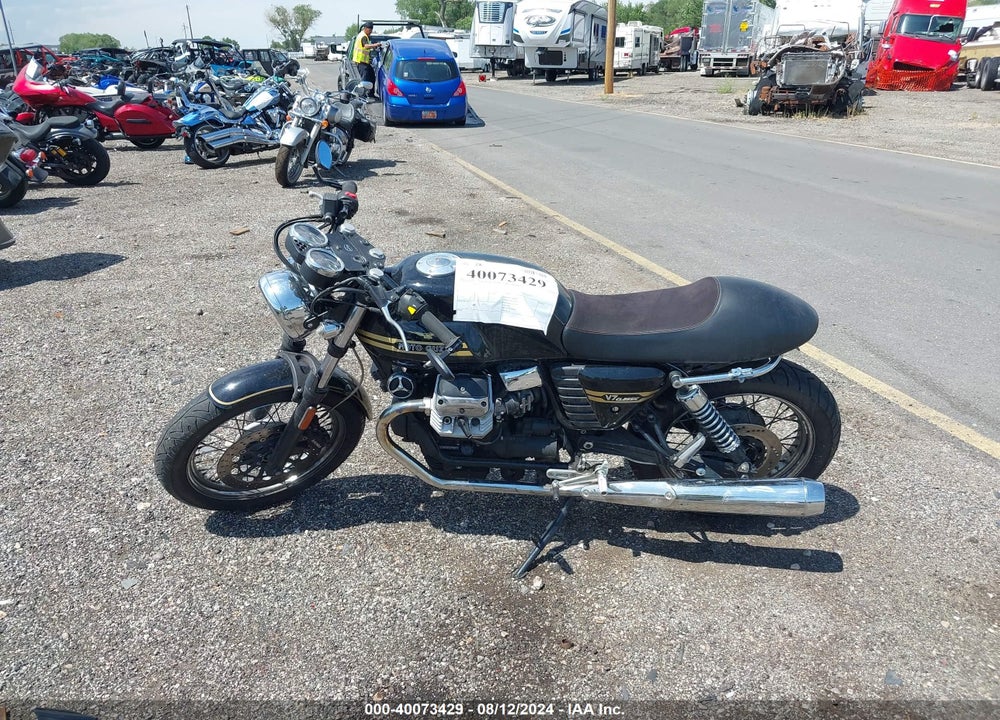 2010 MOTO GUZZI V7 CLASSIC VIN: ZGULWC003AM113381