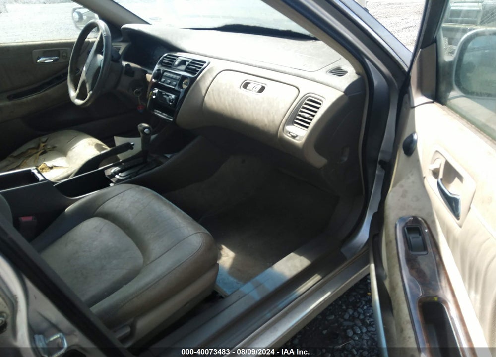 1998 HONDA ACCORD EX VIN: 1HGCG5659WA216734