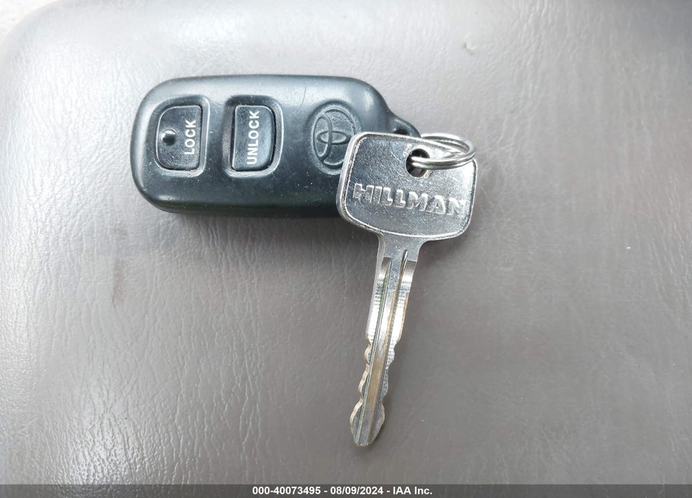 2000 TOYOTA CAMRY LE V6 VIN: 4T1BF22K0YU949923