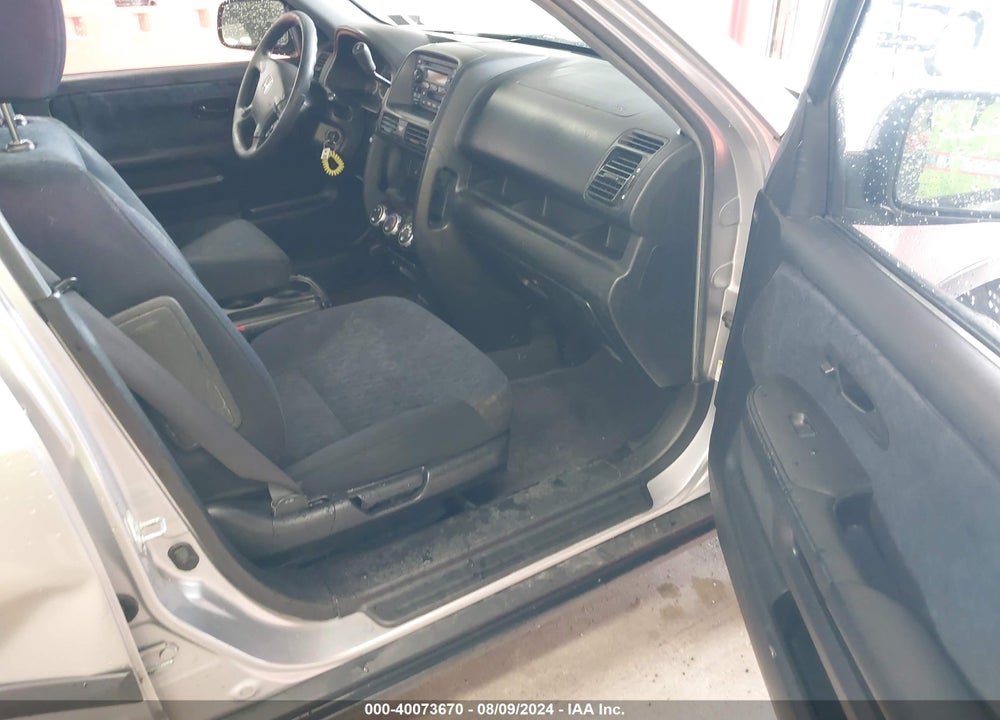 2005 HONDA CR-V LX VIN: JHLRD68585C009388