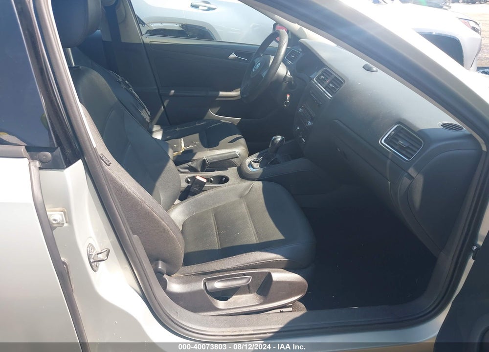 2011 VOLKSWAGEN JETTA 2.5L SE VIN: 3VWDX7AJXBM356000