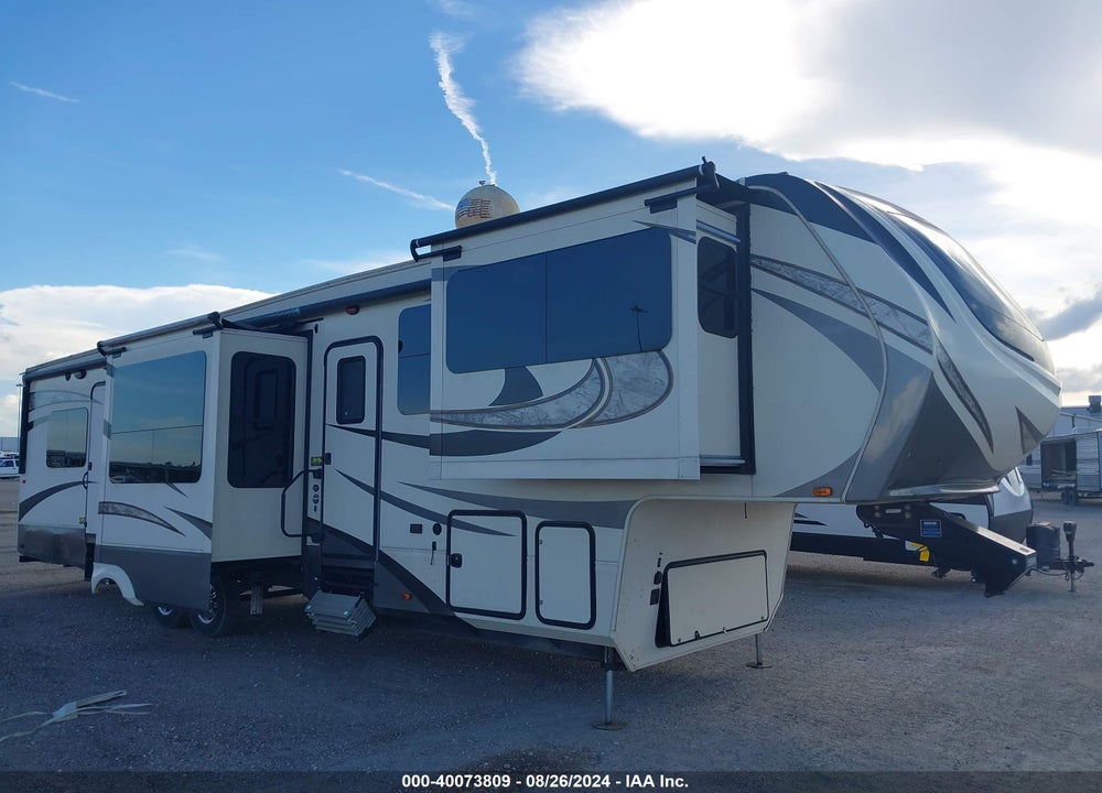 2017 GRAND DESIGN SOLITUDE ST379FL VIN: 573FS4320H1107167