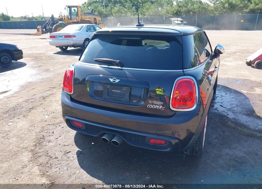 2015 MINI HARDTOP COOPER S VIN: WMWXP7C59F2A41640