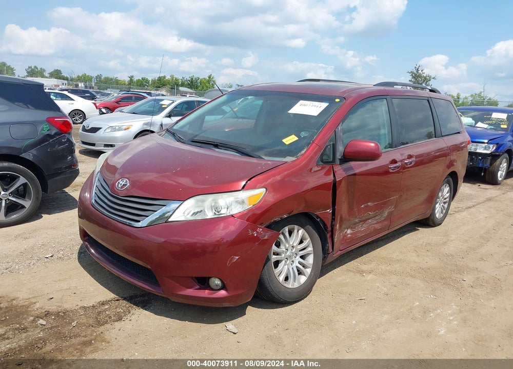 2013 TOYOTA SIENNA XLE V6 8 PASSENGER VIN: 5TDYK3DC5DS373508