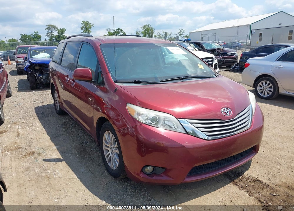 2013 TOYOTA SIENNA XLE V6 8 PASSENGER VIN: 5TDYK3DC5DS373508