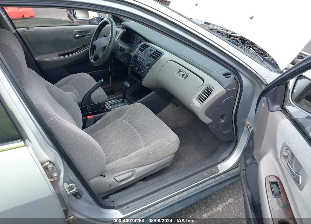 2002 HONDA ACCORD 2.3 SE VIN: 1HGCG56712A128384