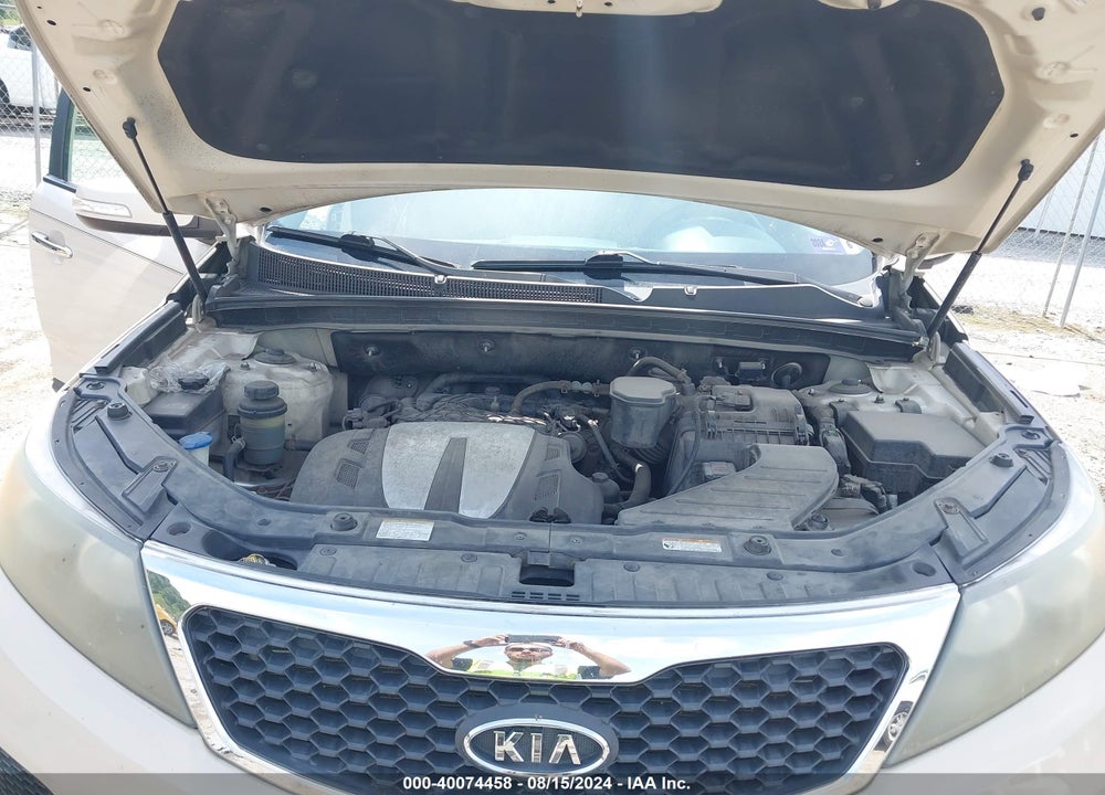2011 KIA SORENTO LX V6 VIN: 5XYKTDA23BG140290