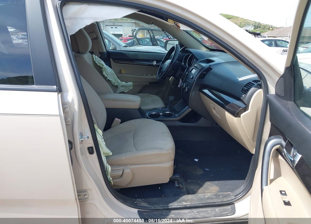 2011 KIA SORENTO LX V6 VIN: 5XYKTDA23BG140290