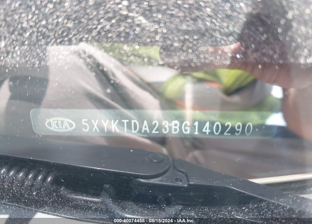 2011 KIA SORENTO LX V6 VIN: 5XYKTDA23BG140290