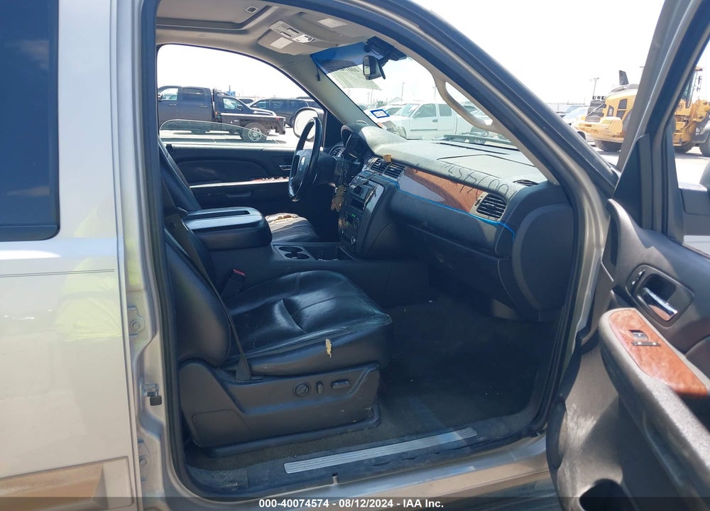 2008 GMC YUKON VIN: 1GKFC13088R118389