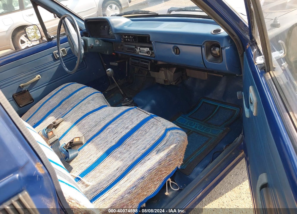 1983 TOYOTA PICKUP 3/4 TON LONG BED RN44 VIN: JT4RN44E1D1141861
