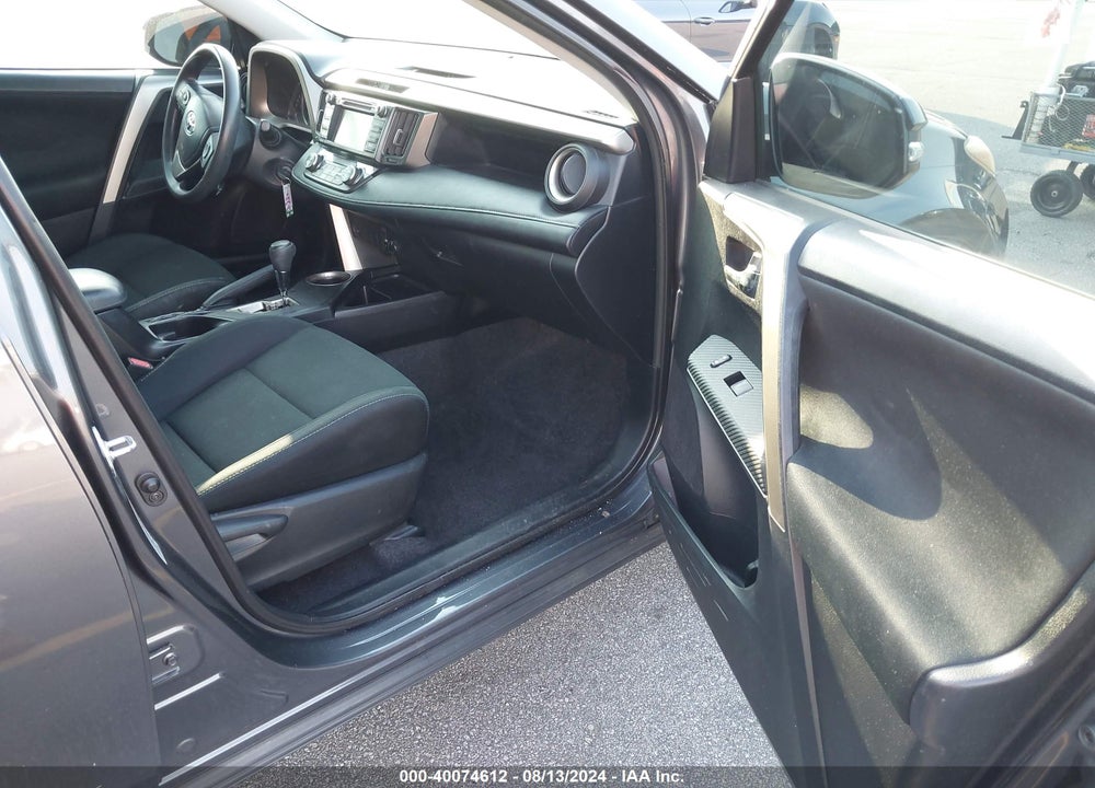 2015 TOYOTA RAV4 XLE VIN: 2T3WFREVXFW193845