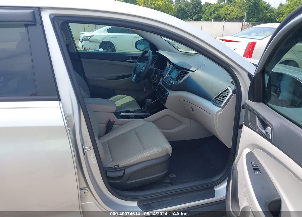 2017 HYUNDAI TUCSON SE VIN: KM8J23A4XHU450286