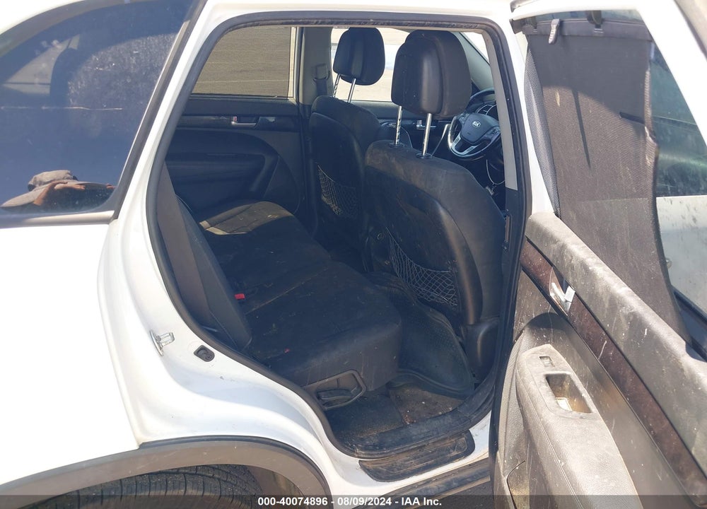 2014 KIA SORENTO LX VIN: 5XYKT3A6XEG453418