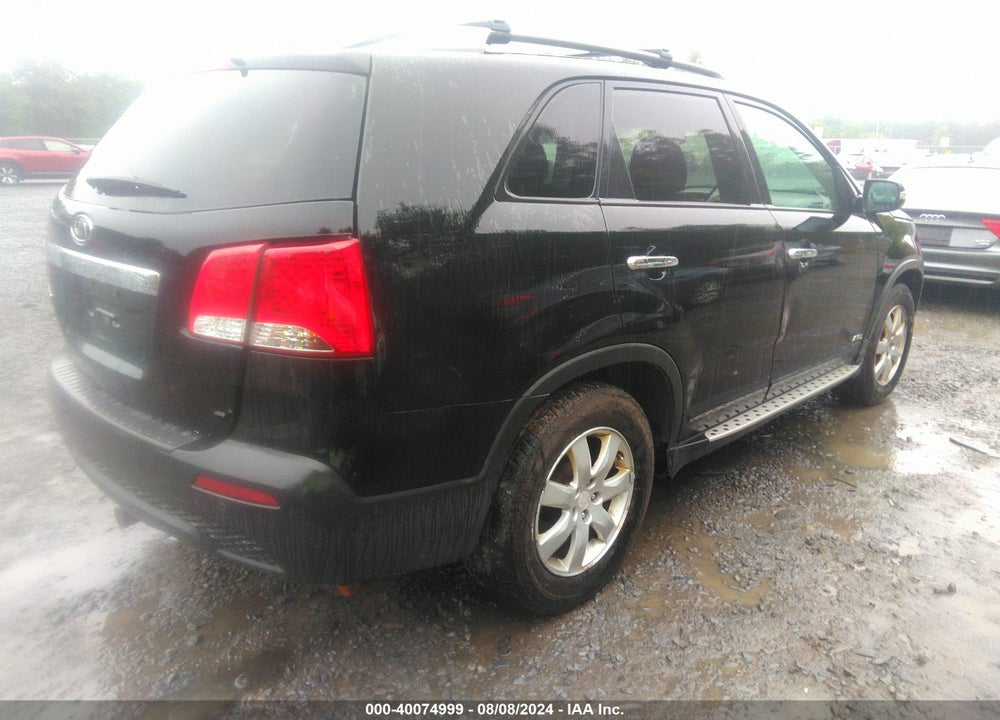 2011 KIA SORENTO LX VIN: 5XYKTCA15BG180940