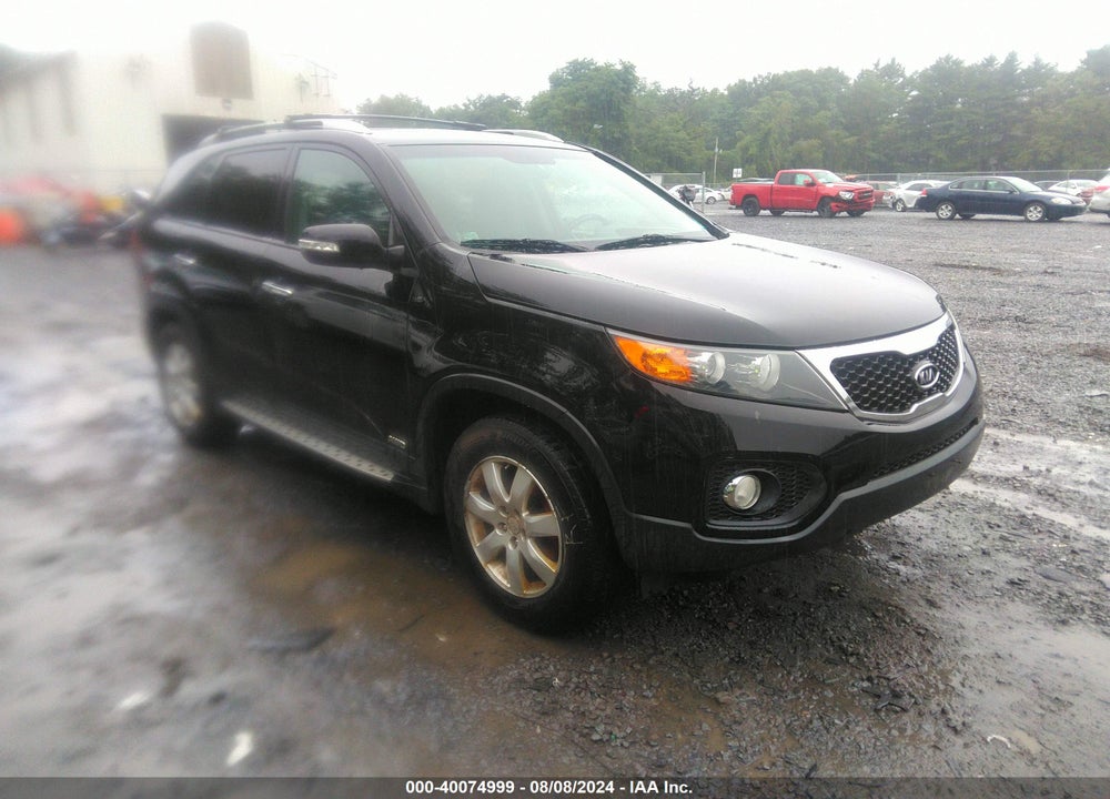 2011 KIA SORENTO LX VIN: 5XYKTCA15BG180940