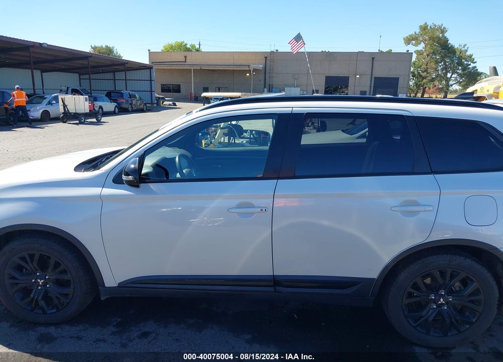 2018 MITSUBISHI OUTLANDER SE/SEL VIN: JA4AD3A32JZ022513