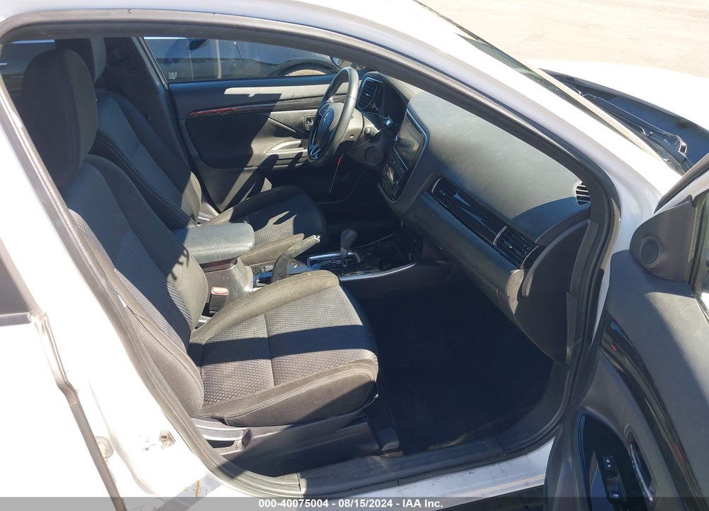 2018 MITSUBISHI OUTLANDER SE/SEL VIN: JA4AD3A32JZ022513