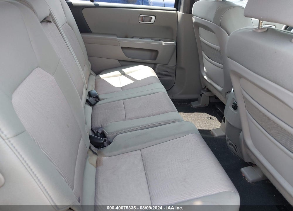 2011 HONDA PILOT EX VIN: 5FNYF4H44BB044152
