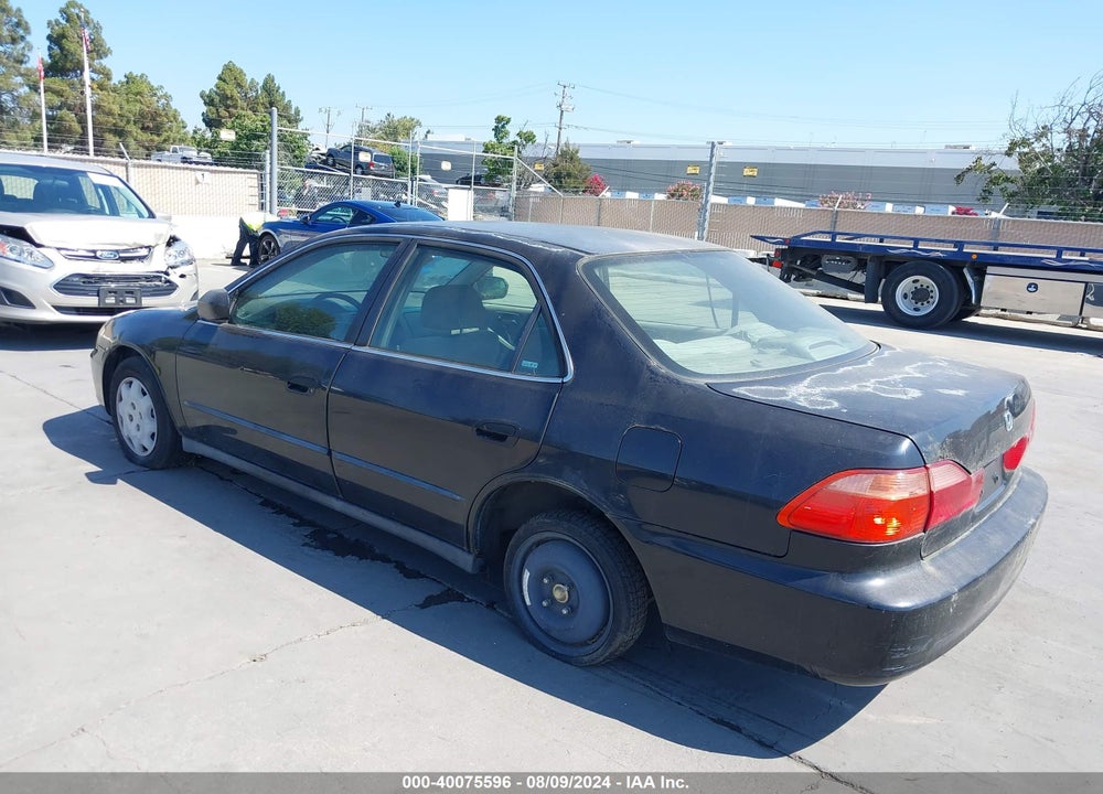 2000 HONDA ACCORD 2.3 LX VIN: JHMCG6555YC023606