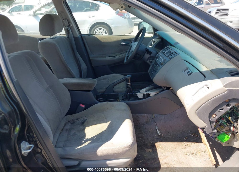 2000 HONDA ACCORD 2.3 LX VIN: JHMCG6555YC023606