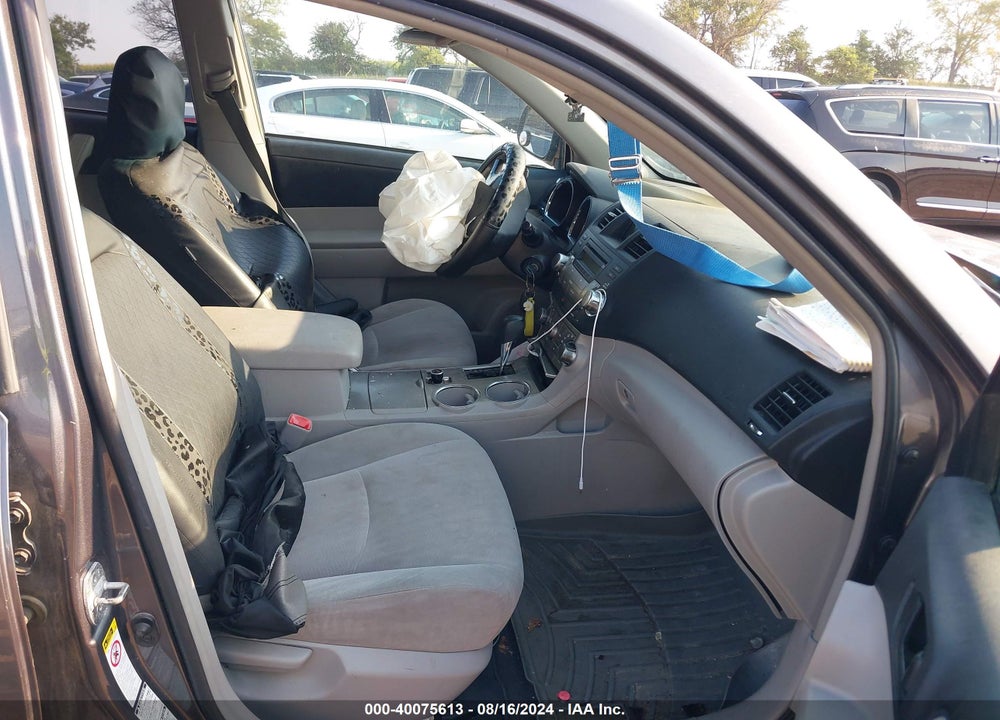 2011 TOYOTA HIGHLANDER BASE V6 VIN: 5TDBK3EH2BS072286