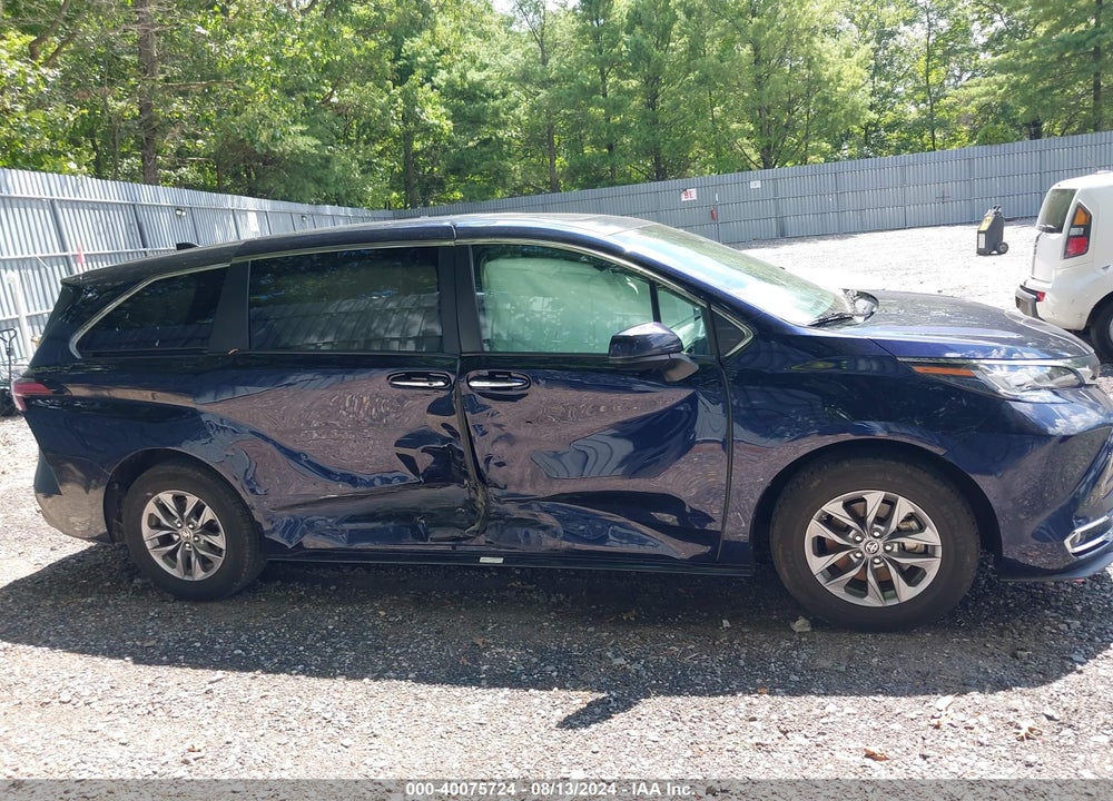 2022 TOYOTA SIENNA XLE VIN: 5TDYRKEC3NS081880