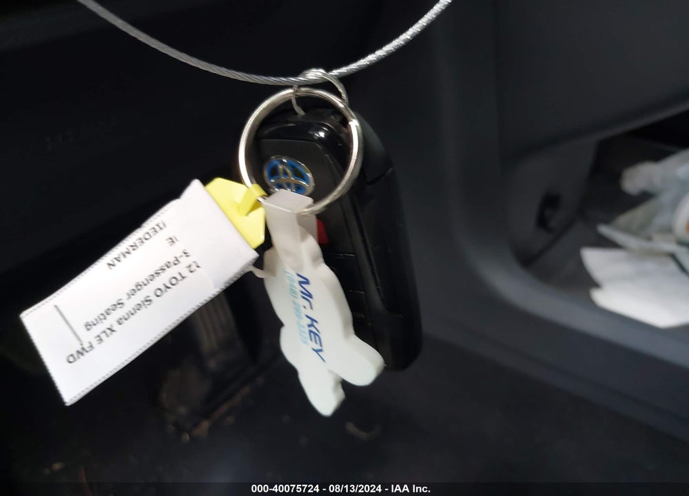 2022 TOYOTA SIENNA XLE VIN: 5TDYRKEC3NS081880