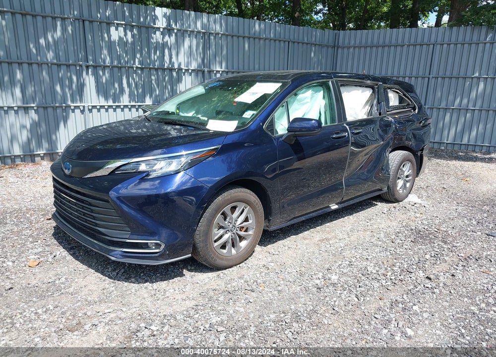 2022 TOYOTA SIENNA XLE VIN: 5TDYRKEC3NS081880