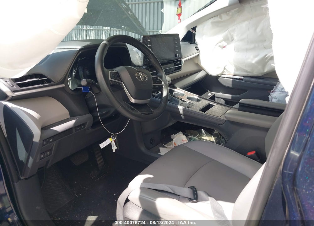 2022 TOYOTA SIENNA XLE VIN: 5TDYRKEC3NS081880