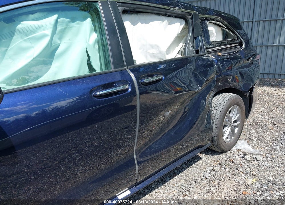 2022 TOYOTA SIENNA XLE VIN: 5TDYRKEC3NS081880