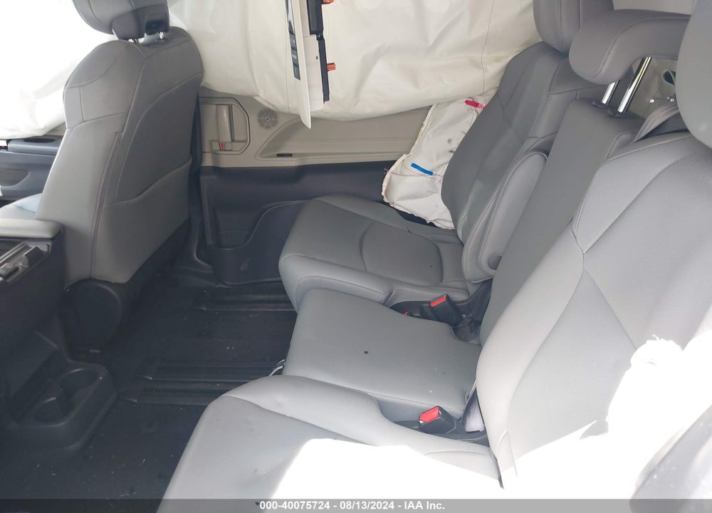 2022 TOYOTA SIENNA XLE VIN: 5TDYRKEC3NS081880