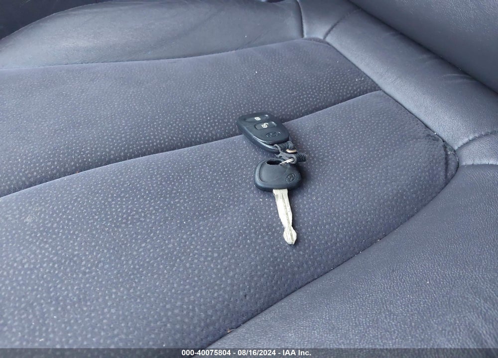 2011 HYUNDAI SANTA FE SE VIN: 5XYZH4AG9BG085680