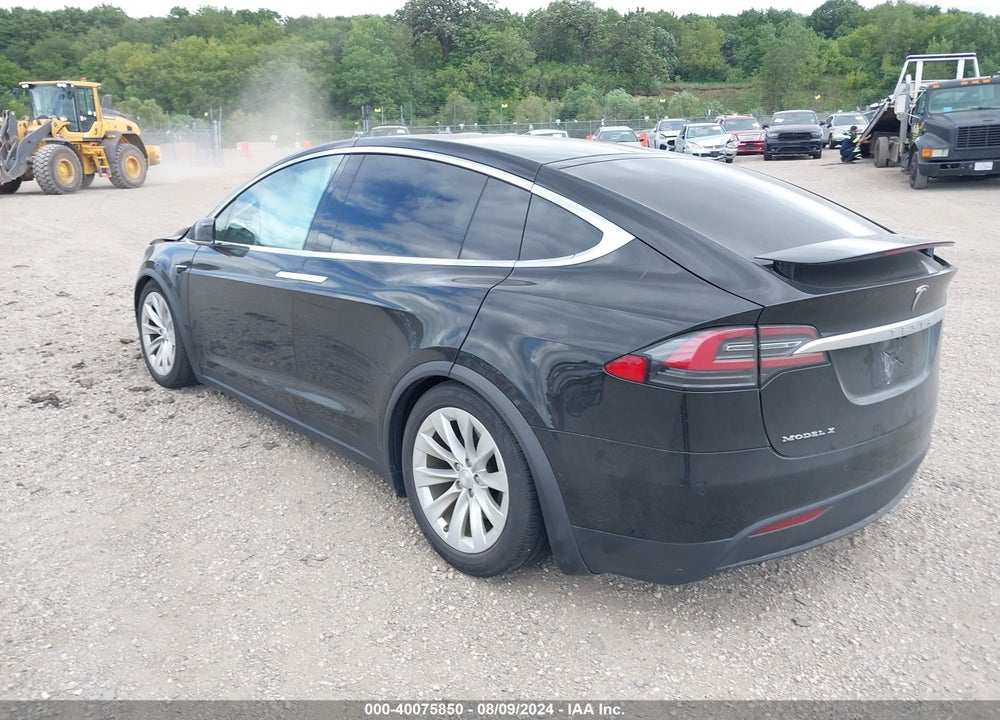 2018 TESLA MODEL X 100D/75D/P100D VIN: 5YJXCBE21JF088510