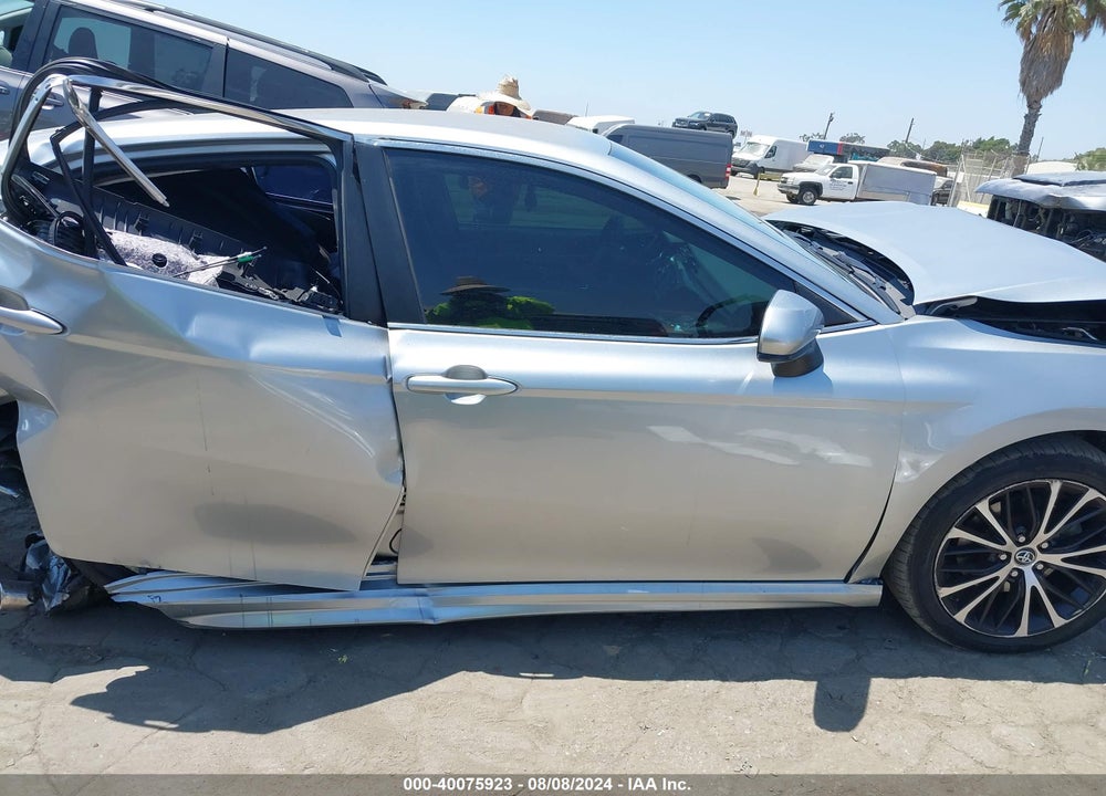 2018 TOYOTA CAMRY SE VIN: 4T1B11HK2JU604592