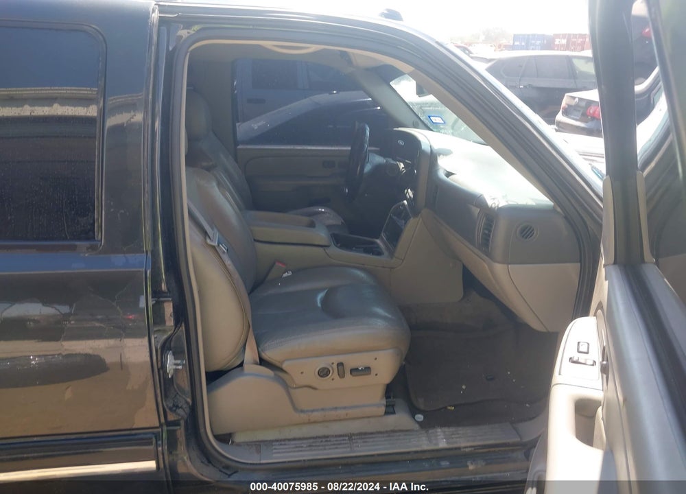 2005 CHEVROLET TAHOE LT VIN: 1GNEC13T15R274617