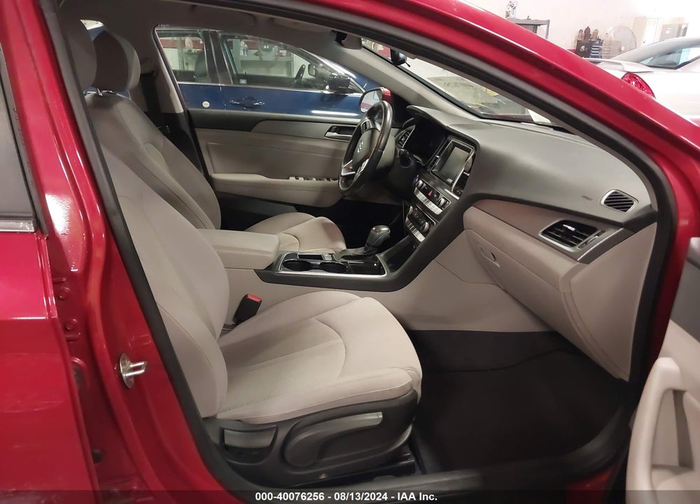2018 HYUNDAI SONATA SEL VIN: 5NPE34AF8JH656555