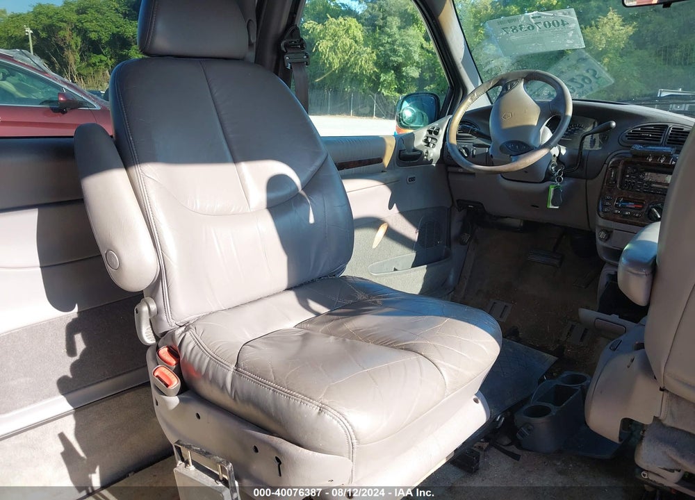 1999 CHRYSLER TOWN & COUNTRY LX VIN: 1C4GP54LXXB894650