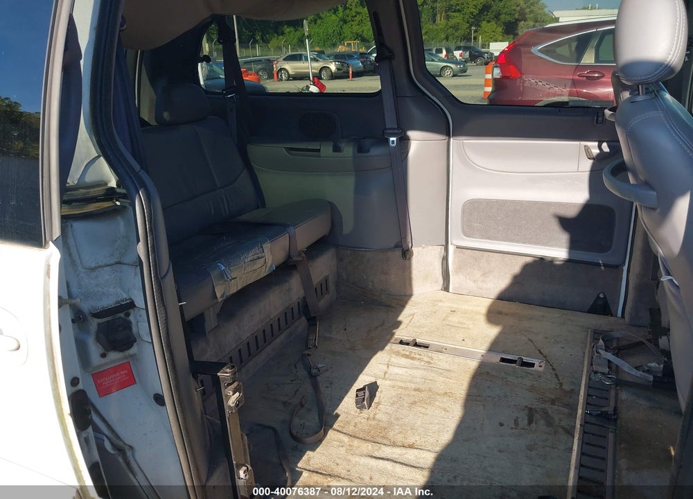 1999 CHRYSLER TOWN & COUNTRY LX VIN: 1C4GP54LXXB894650